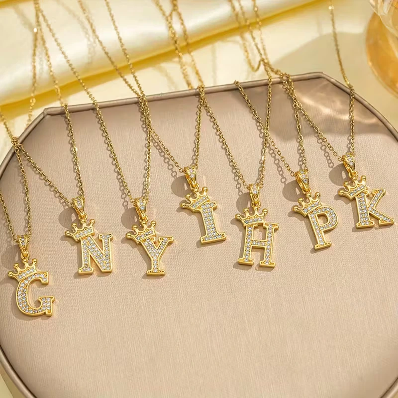 Retiazka s iniciálkou S s korunkou – pozlátená 18K zlatom so zirkónmi 3