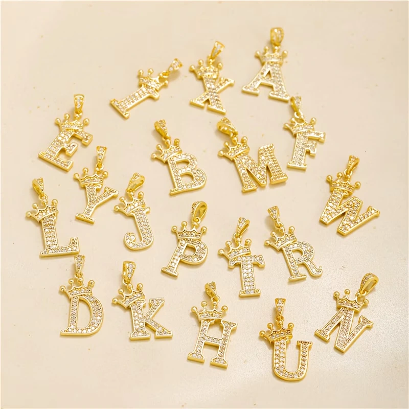 Prívesok s iniciálkou E s korunkou– pozlátený 18K zlatom so zirkónmi 1