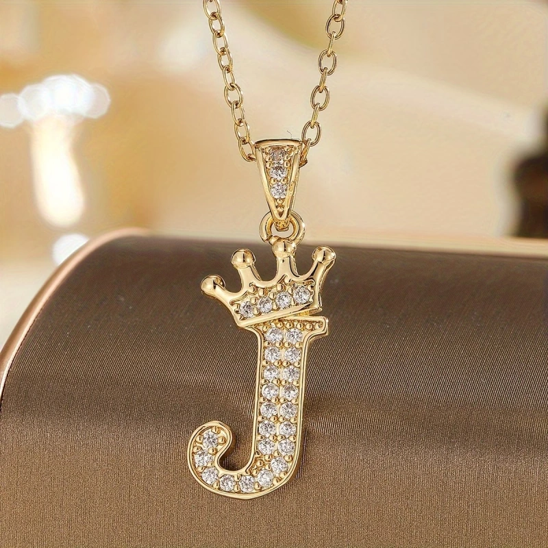 Retiazka s iniciálkou J s korunkou – pozlátená 18K zlatom so zirkónmi