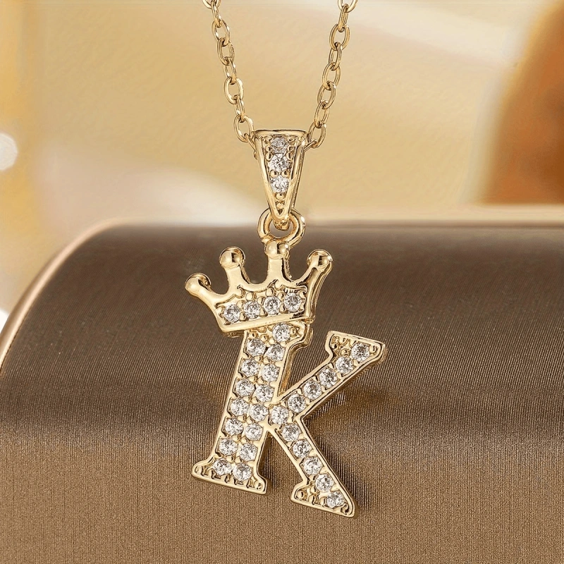 Retiazka s iniciálkou K s korunkou – pozlátená 18K zlatom so zirkónmi